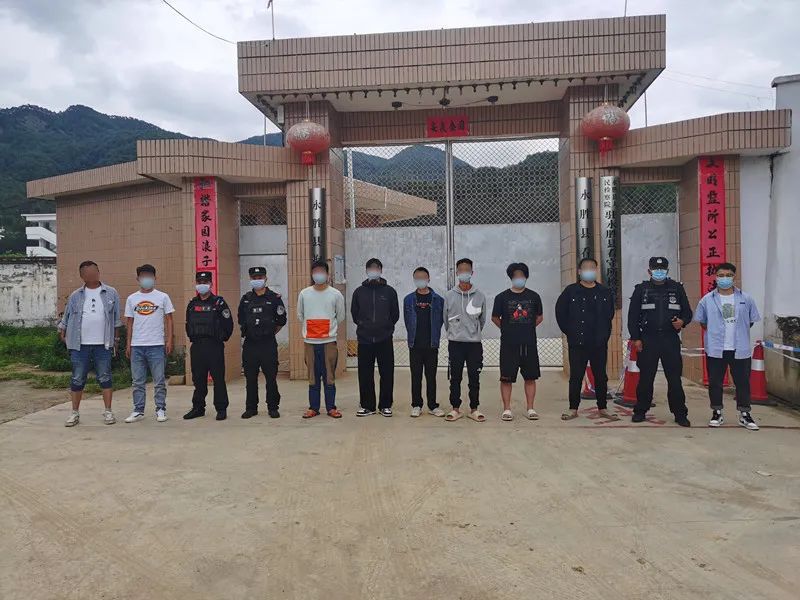 再添战果 玉龙警方抓获“帮信”违法犯罪嫌疑人36名 (2).jpg