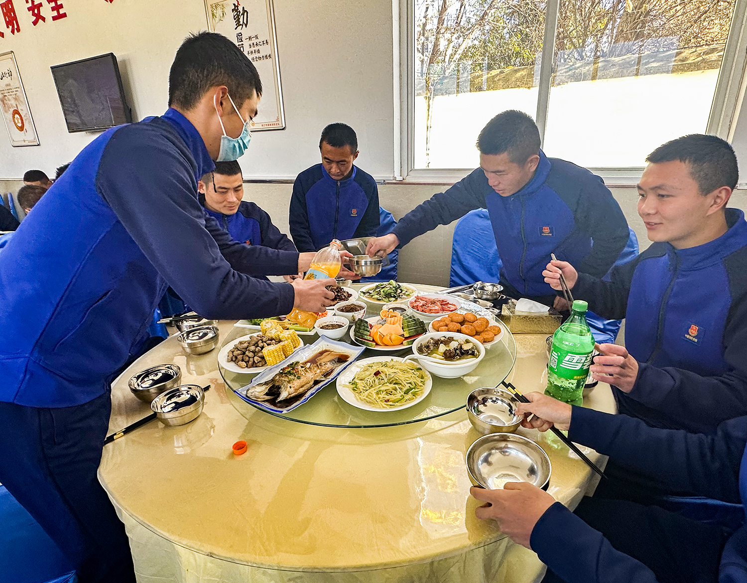 队伍打胜仗，伙食是保障  记丽江市森林消防支队里的“仓大厨” (1).jpg