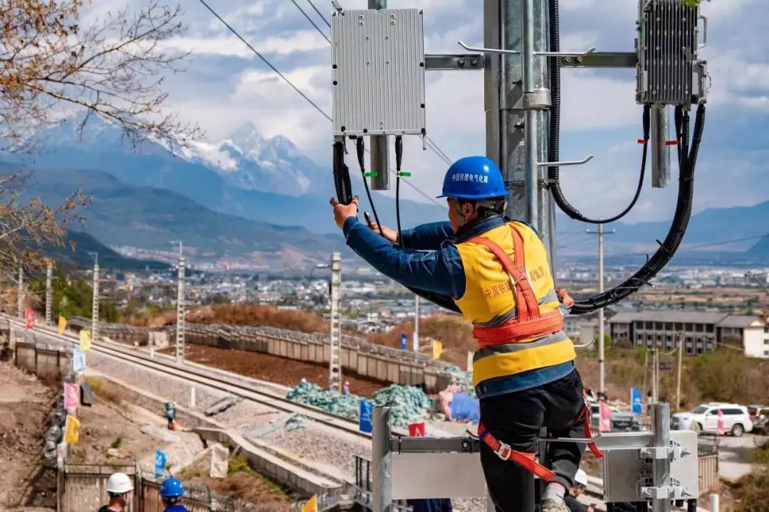 滇藏铁路丽香段旅客上网有保障 (3).jpg