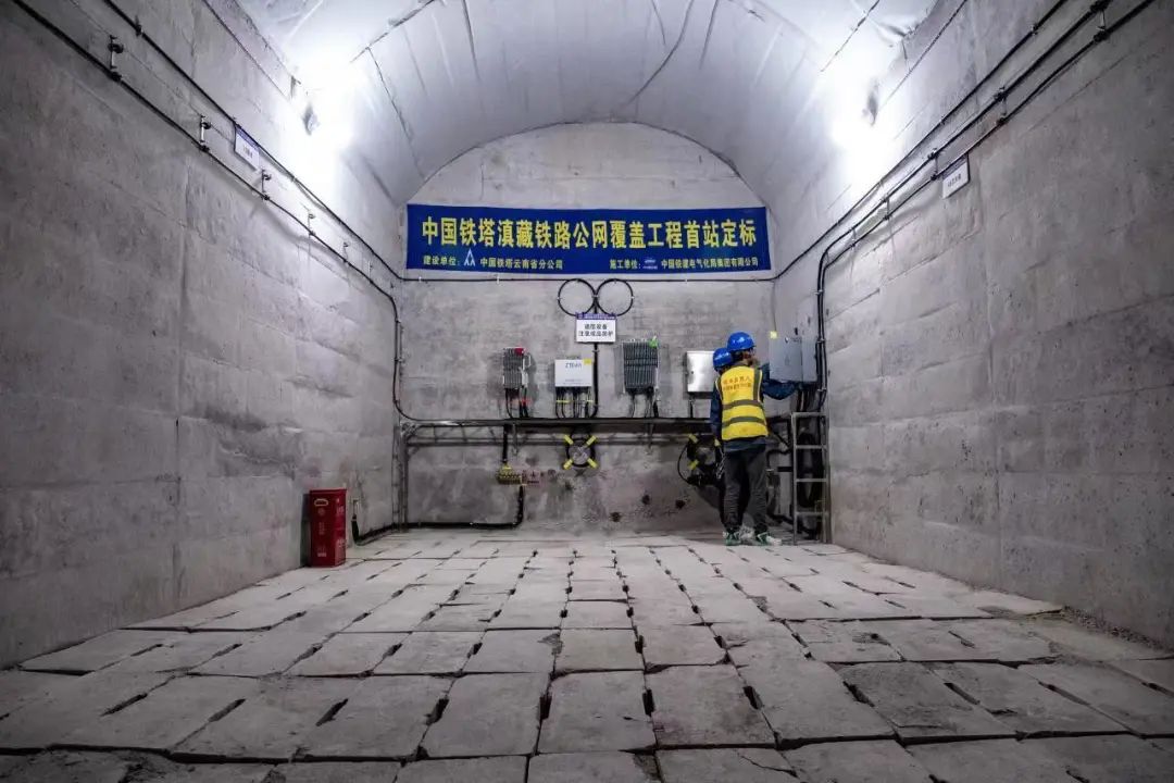 滇藏铁路丽香段旅客上网有保障 (2).jpg