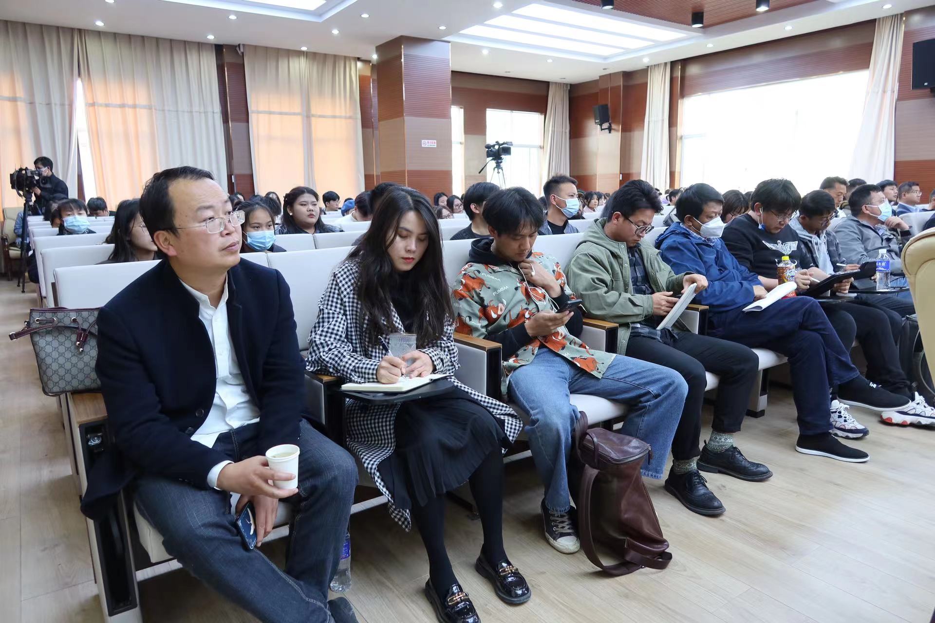 丽江市文旅局举行2024年度国家艺术基金申报工作培训会 (4).jpg