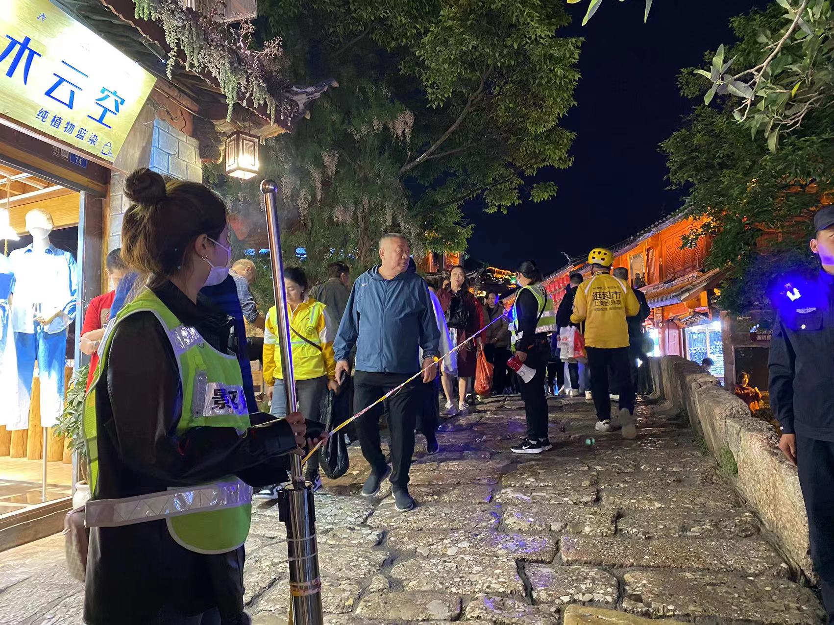 提升应急处理能力  丽江古城开展旅游高峰期应急疏导演练 (2).jpg