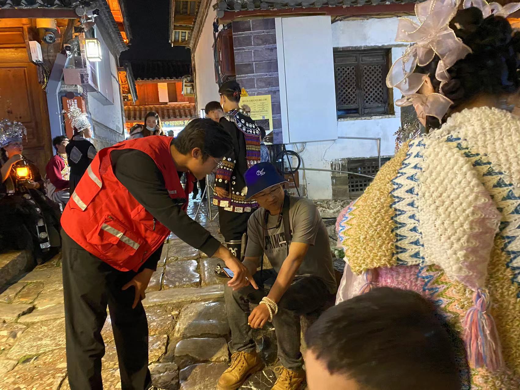 提升应急处理能力  丽江古城开展旅游高峰期应急疏导演练 (5).jpg