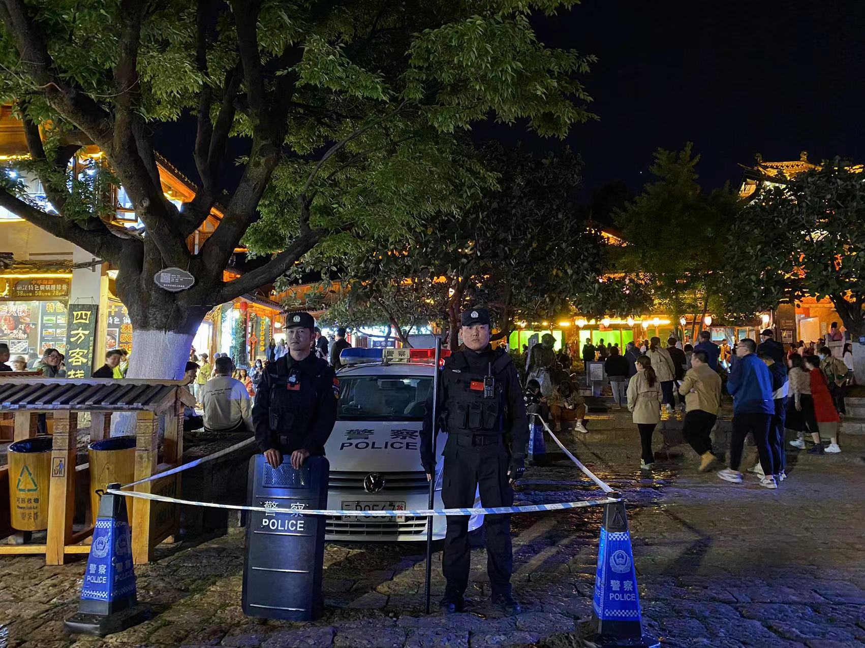 提升应急处理能力  丽江古城开展旅游高峰期应急疏导演练 (7).jpg