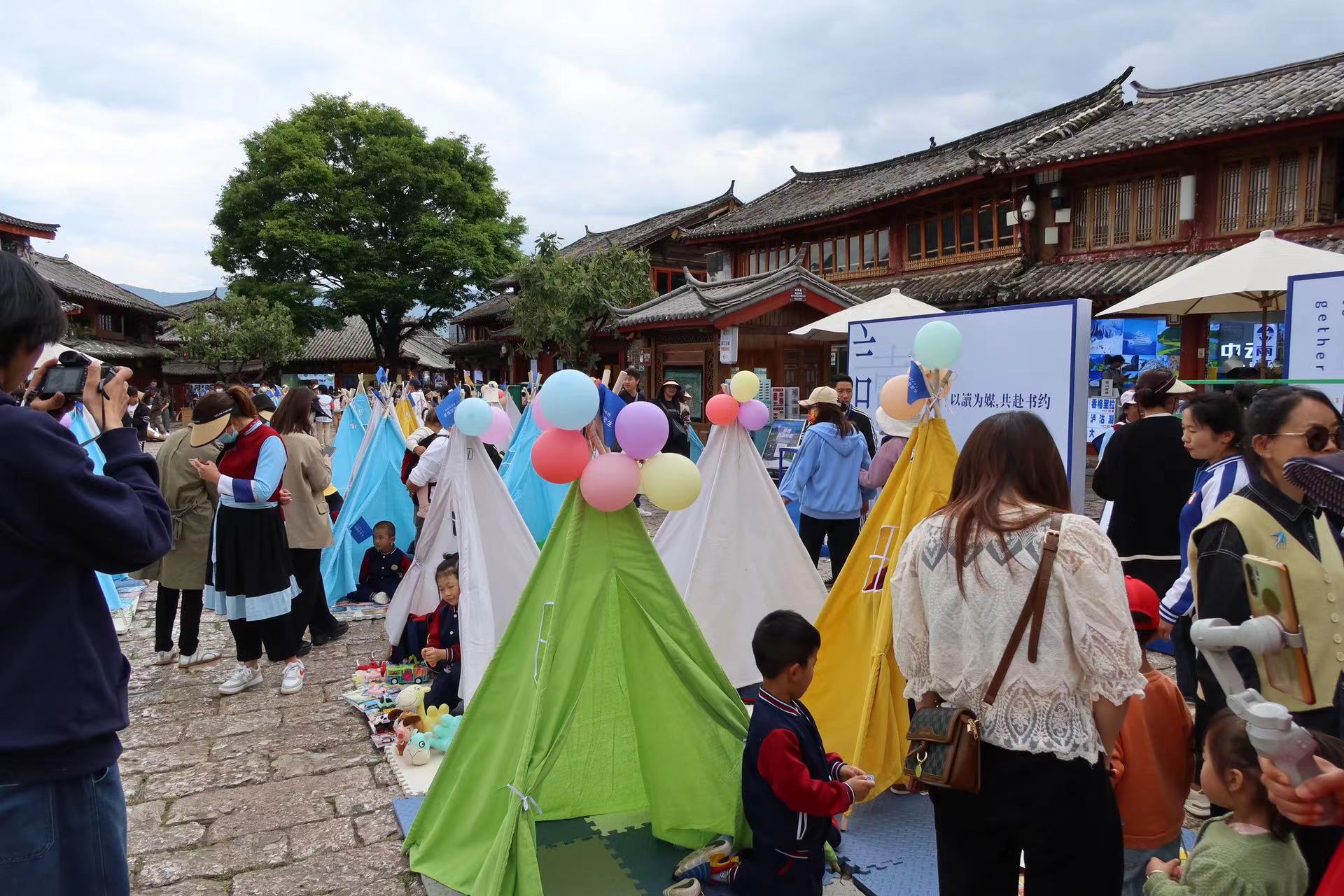 天雨流芳  在丽江古城拥抱“书”式生活 (5).jpg
