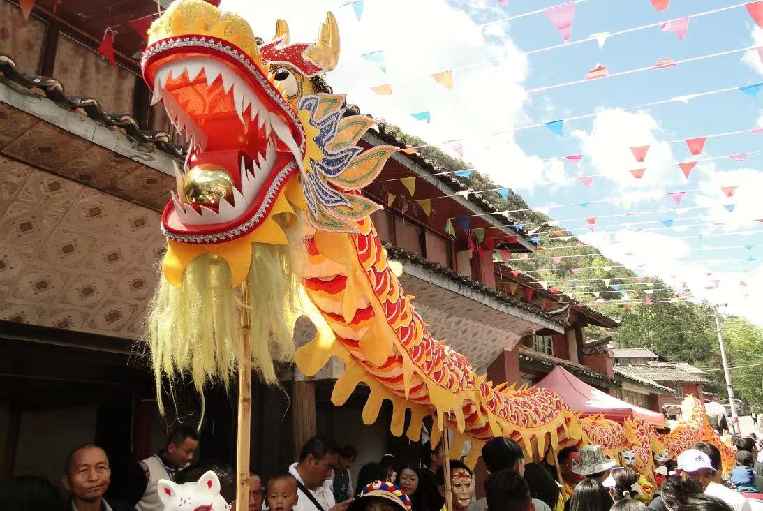 玉龙县石头乡第九届兰香“兰香立夏碱泉会暨第五届金沙文艺汇演”开幕 (2).jpg