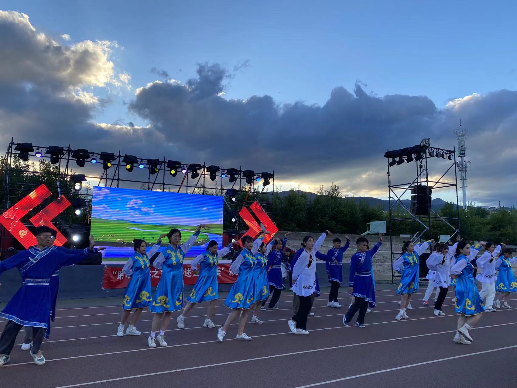 丽江文化旅游学院第一届“七彩云南游我来说”导游技能大赛落幕 (1).jpg