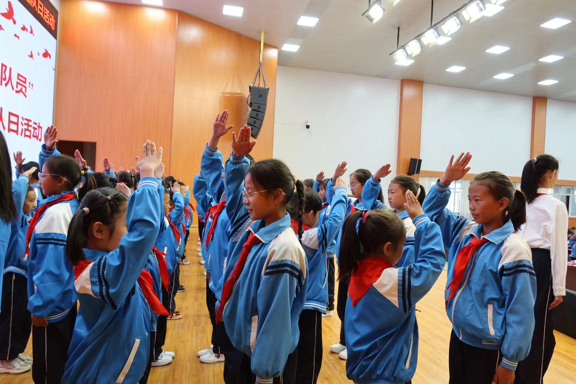 “学习二十大 争做好队员”  丽江市举办“六一”示范性主题队日活动 (1).jpg