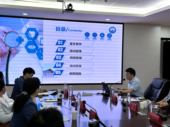 省卫健委组织专家组对丽江市人民医院住培工作开展调研督导 (2).png