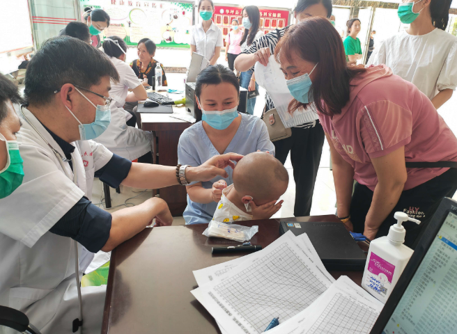 丽江市华坪县：“党建 专家工作站”着力提升医疗服务能力 (2).png