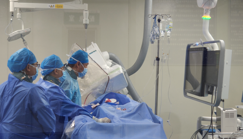 丽江市华坪县：“党建 专家工作站”着力提升医疗服务能力 (1).png