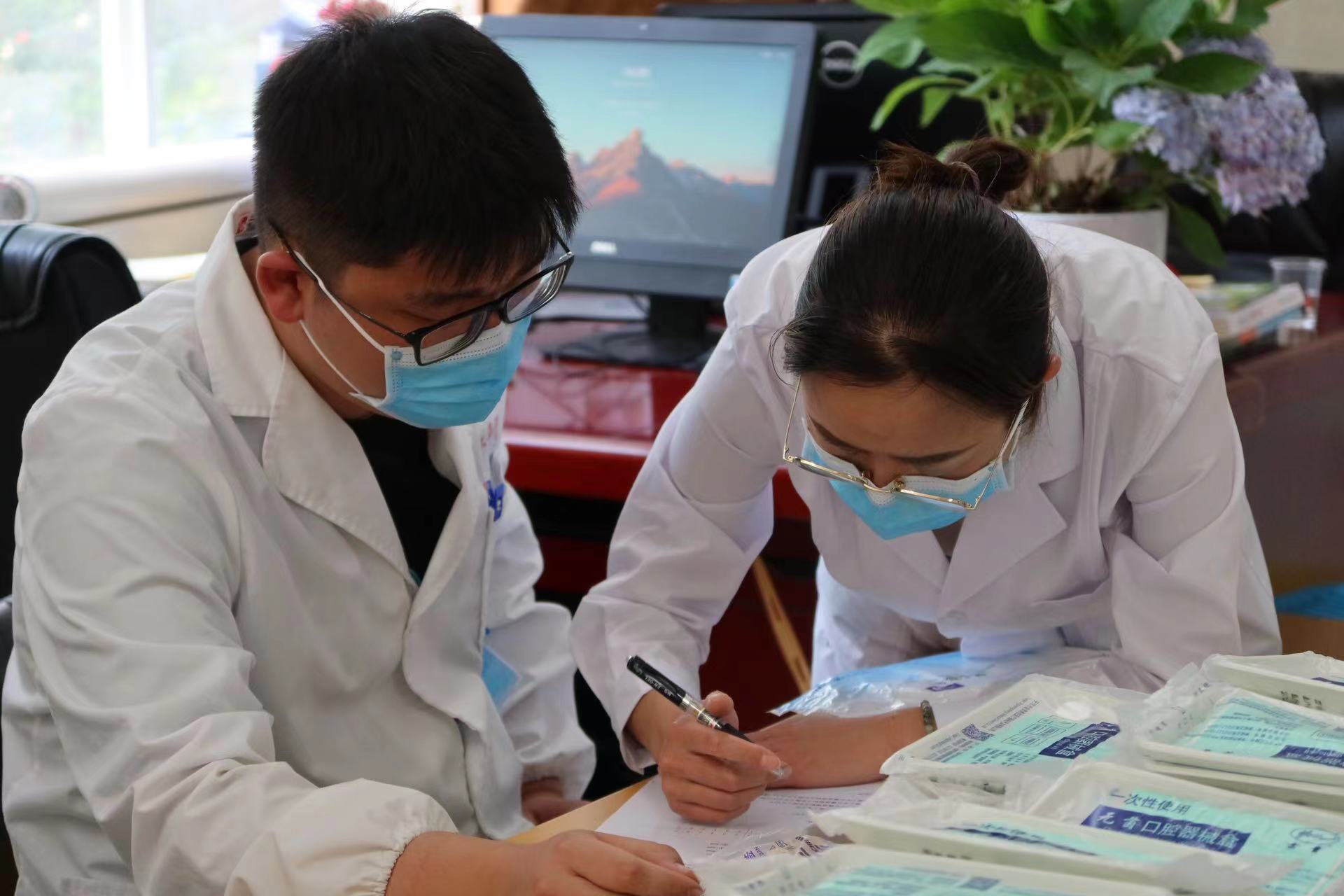 市医院口腔科走进祥和学校开展健康科普 疾病筛查  守护孩子的口腔健康 (5).jpg