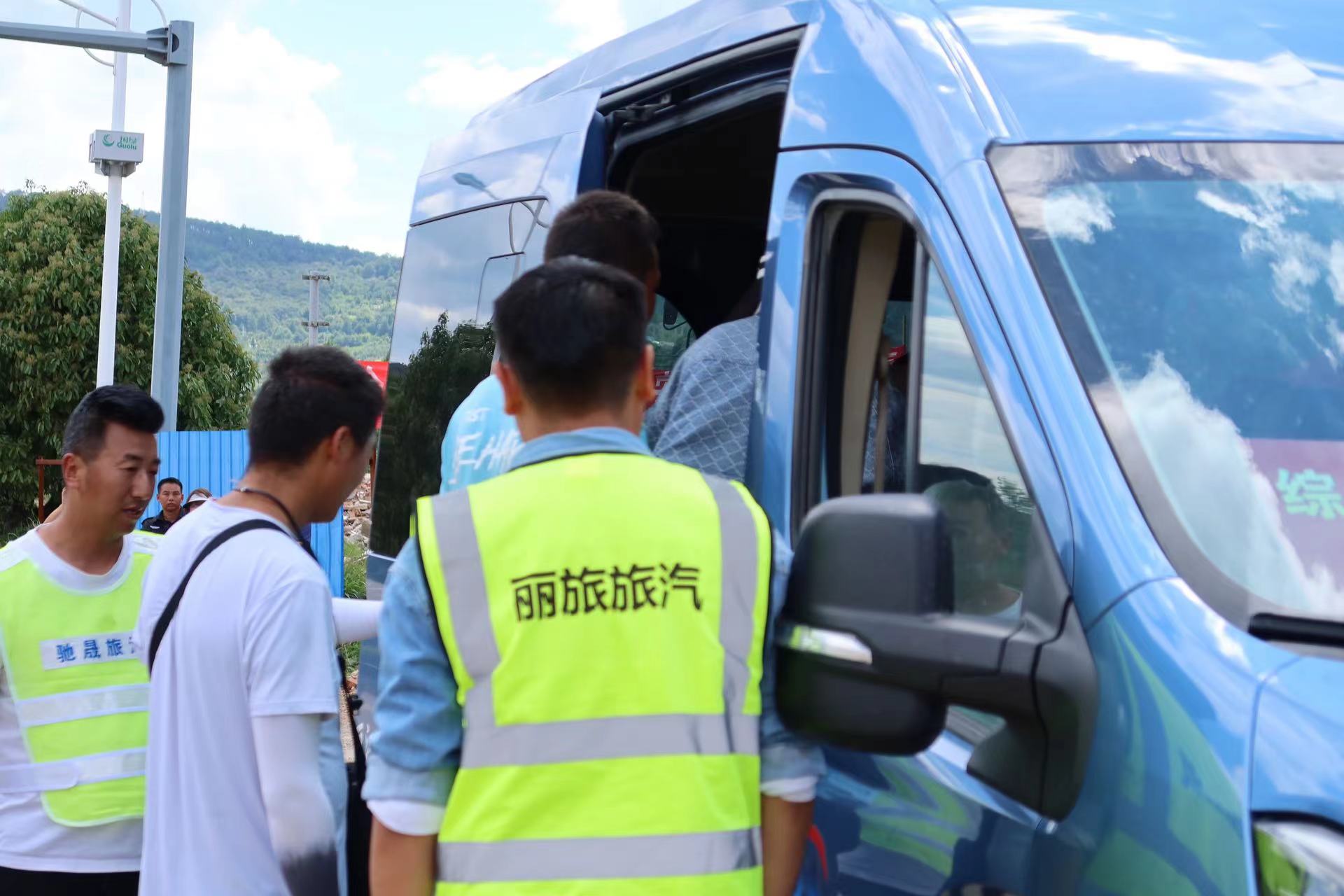 丽江市旅游客运行业举行2023年交通事故现场处置应急演练 (6).jpg