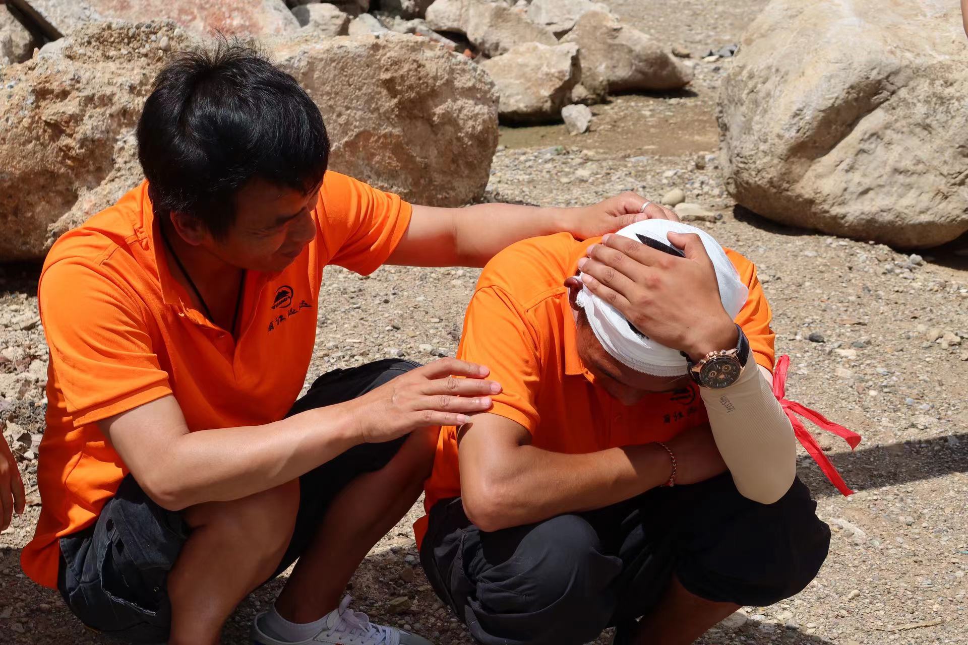 丽江市旅游客运行业举行2023年交通事故现场处置应急演练 (8).jpg