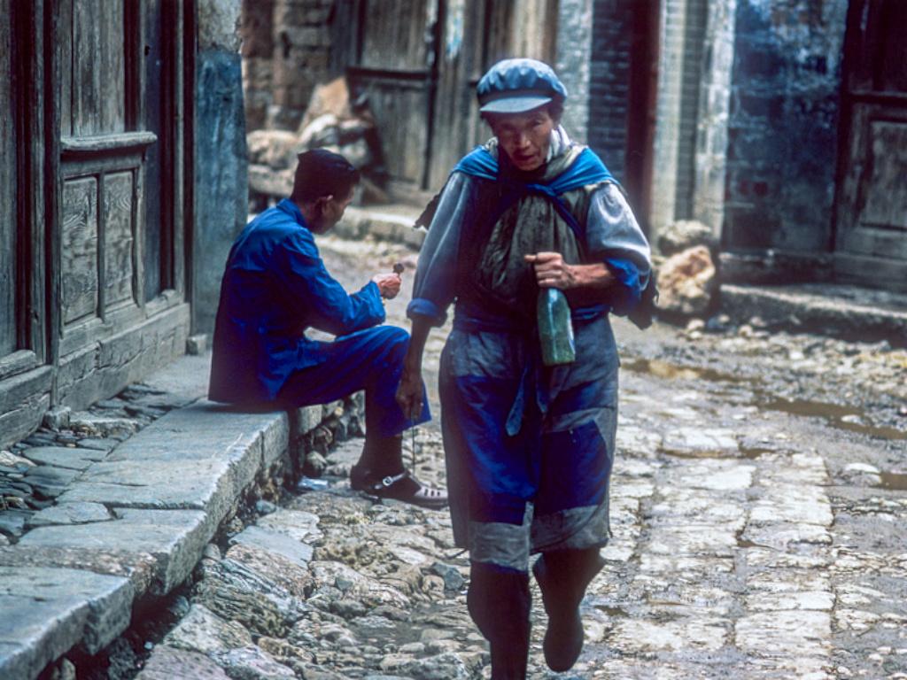 雪山下的老城 人们将生活演绎得赏心悦目14.jpg