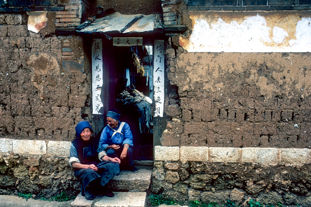 雪山下的老城 人们将生活演绎得赏心悦目15.png