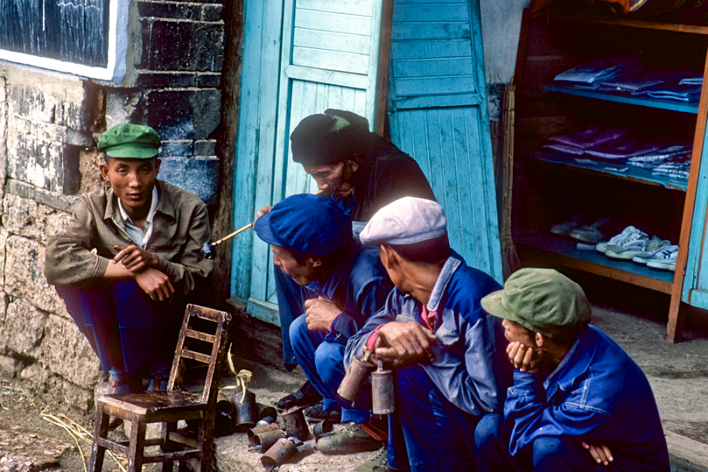 雪山下的老城 人们将生活演绎得赏心悦目19.png