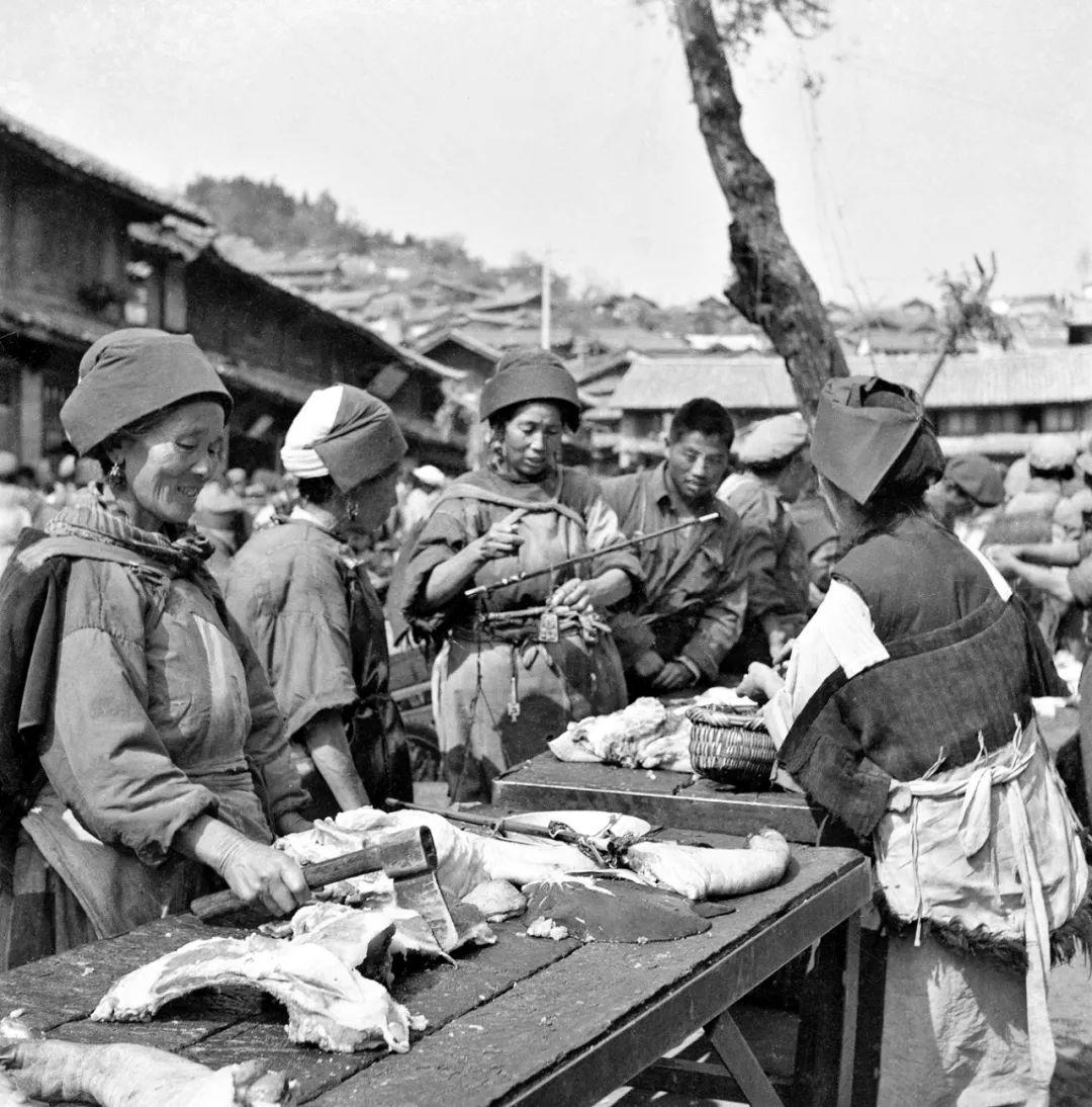 雪山下的老城 人们将生活演绎得赏心悦目29.jpg