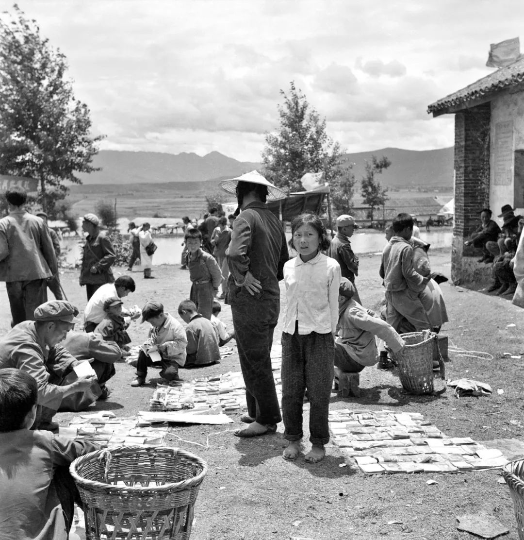 雪山下的老城 人们将生活演绎得赏心悦目32.jpg