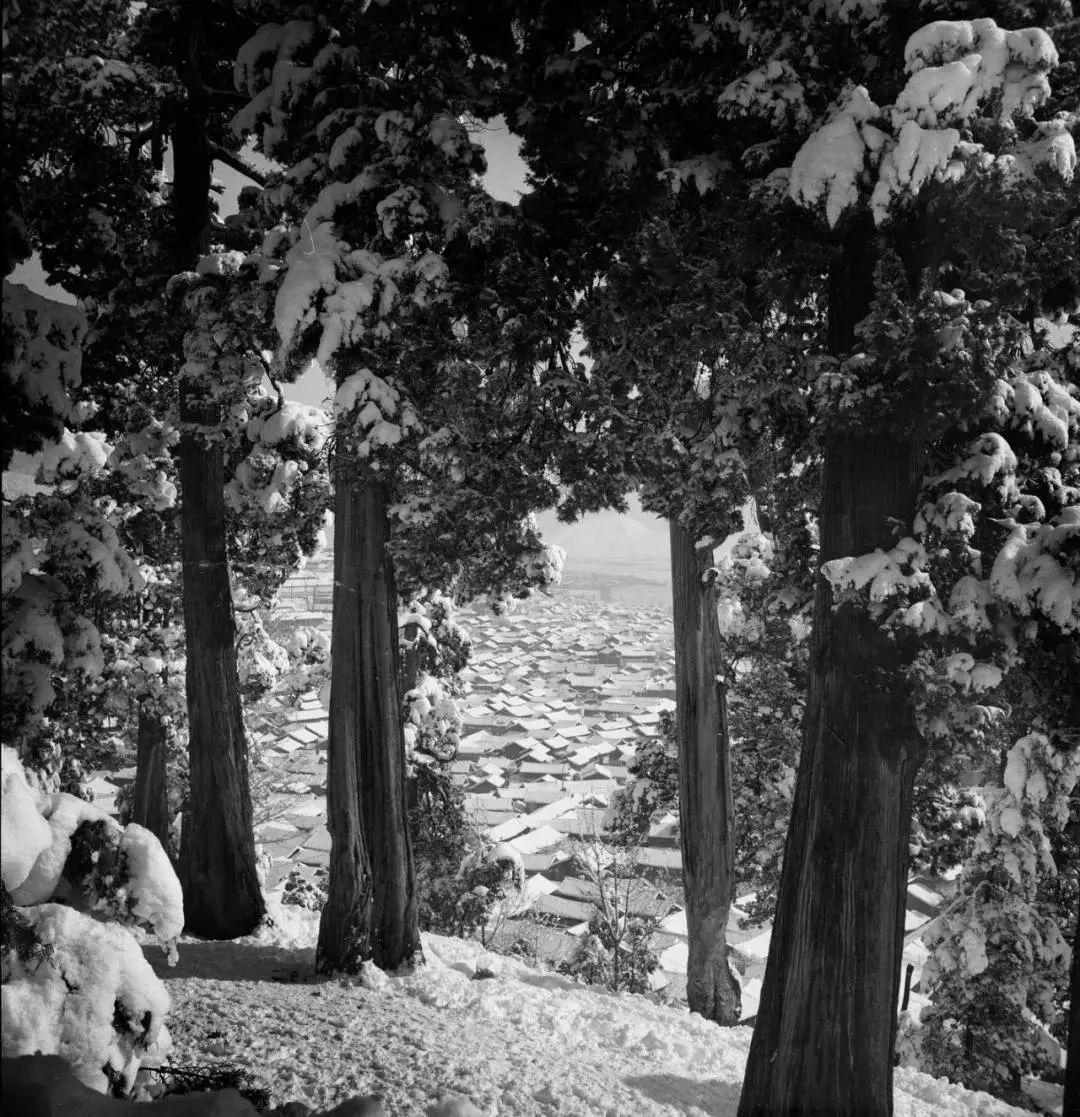 雪山下的老城 人们将生活演绎得赏心悦目34.jpg