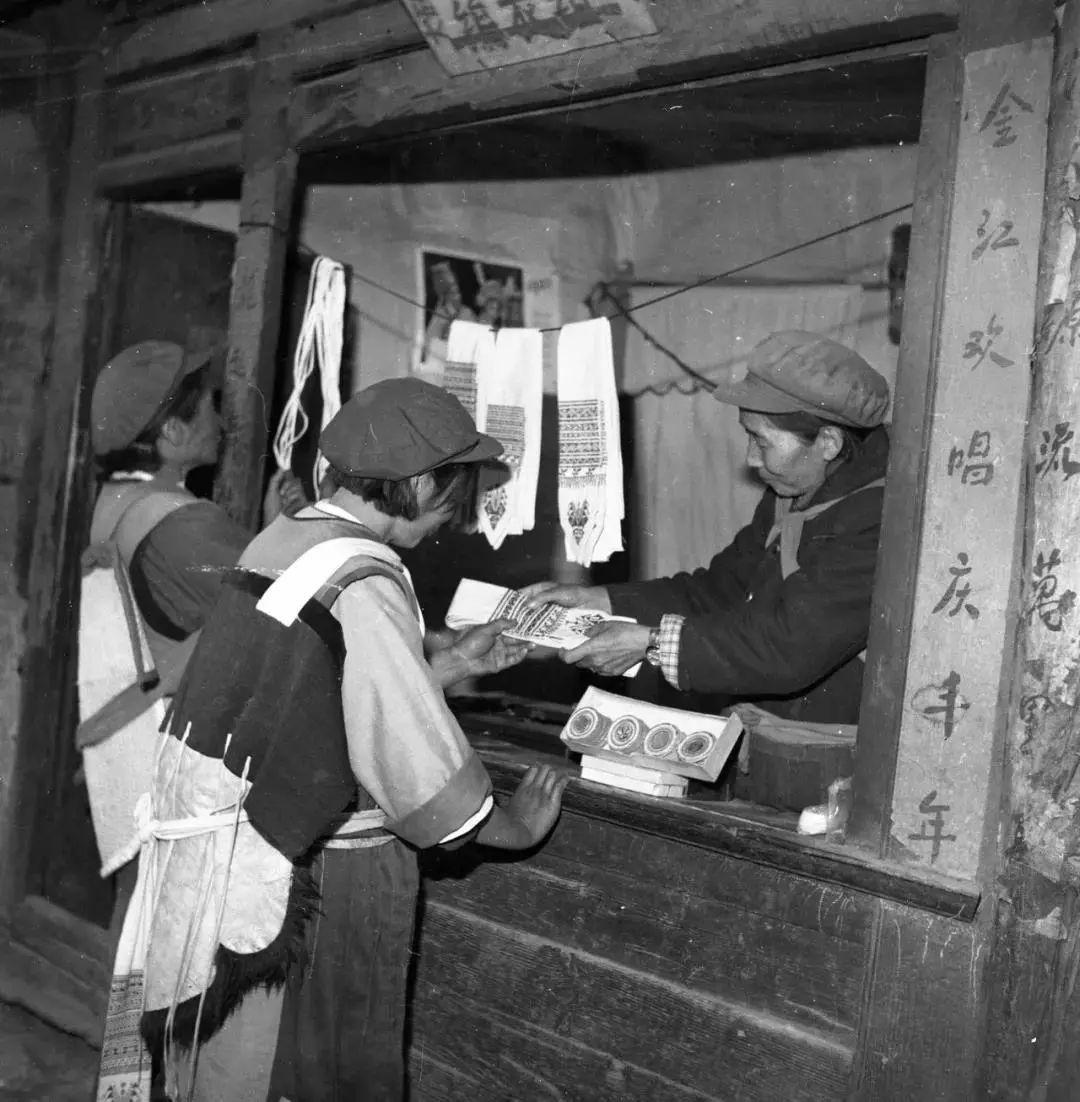 雪山下的老城 人们将生活演绎得赏心悦目35.jpg