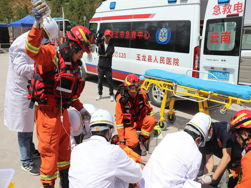 丽江举行地震引发隧洞突泥涌水联合应急救援演练3.png