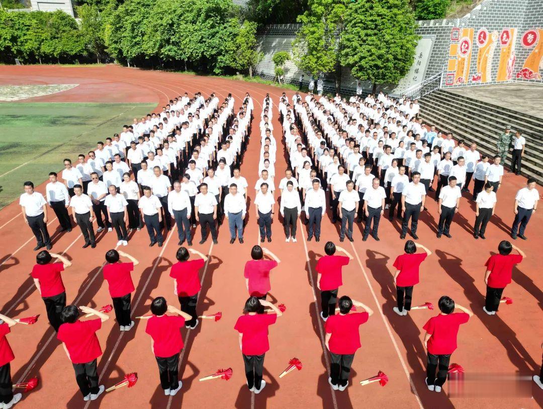 华坪县四机关领导率队到女高参加党性教育 凝聚奋斗力量 (4).jpg