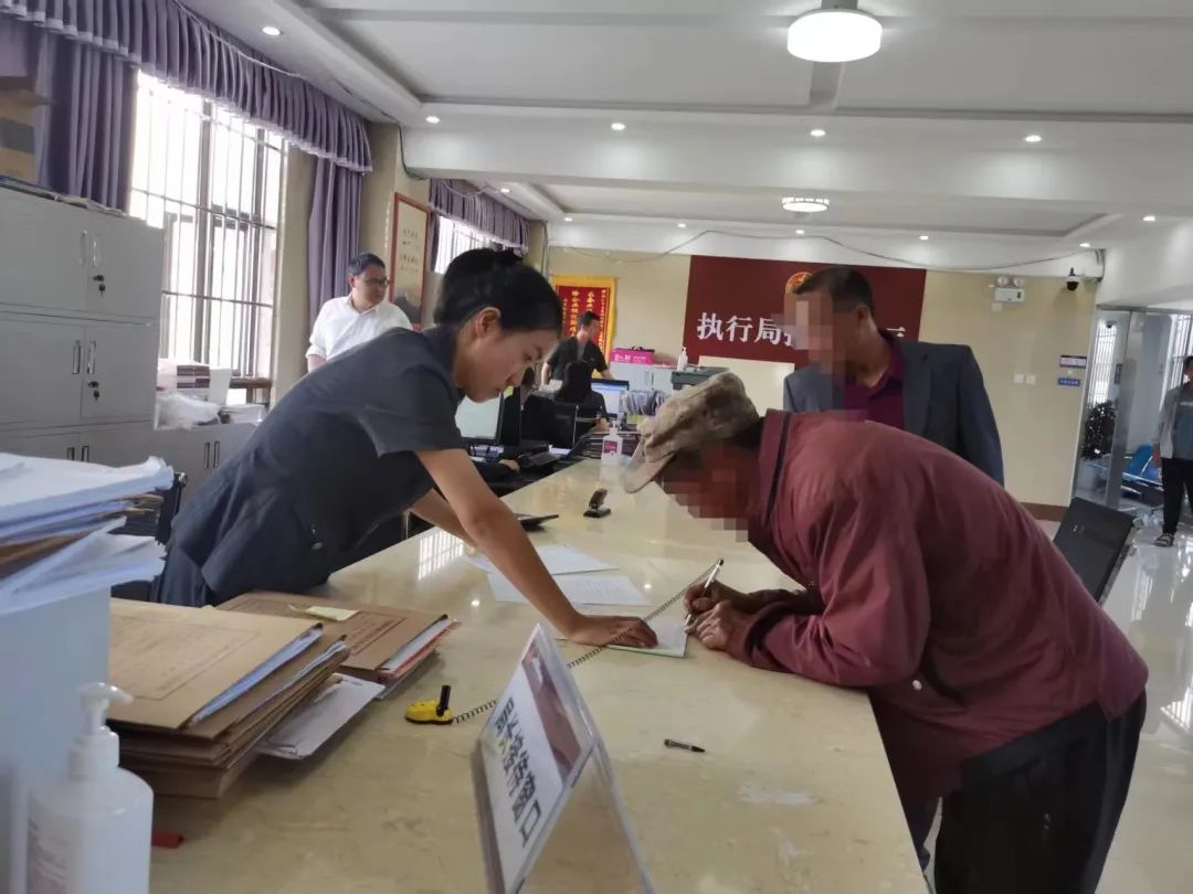 212152元  11名农民工的工资要回来了！ (2).jpg