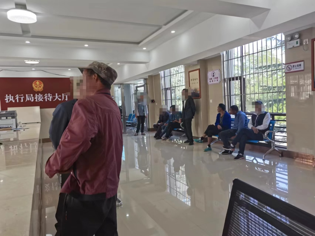 212152元  11名农民工的工资要回来了！.png