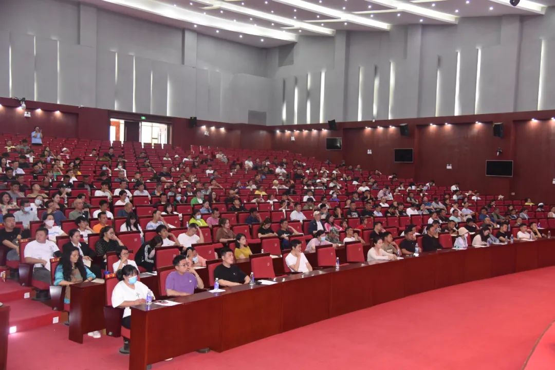 丽江市场监管力保暑期旅游市场 安全有序丽江迎客如云 (2).jpg