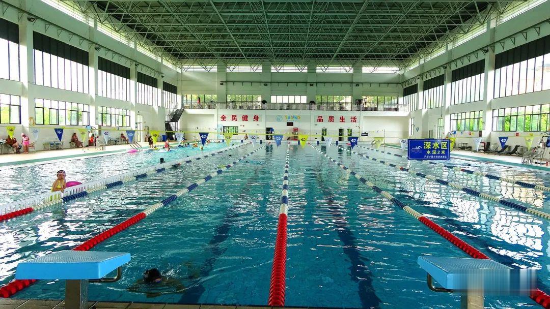 华坪世憬体育中心游泳馆备受追捧，市民积极应对高温挑战 (3).jpg