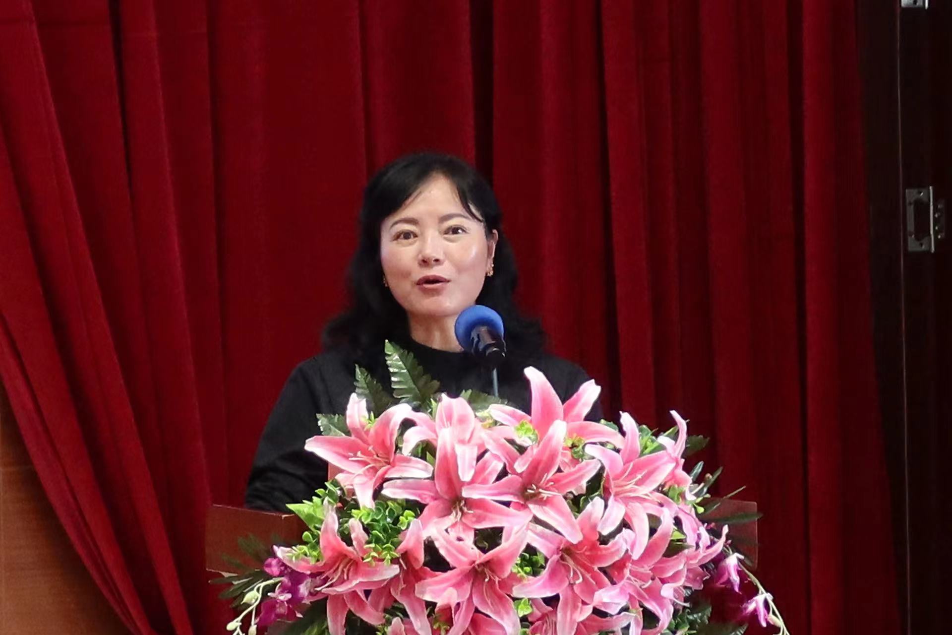 张春和向全市六个公共图书馆捐赠 (1).jpg