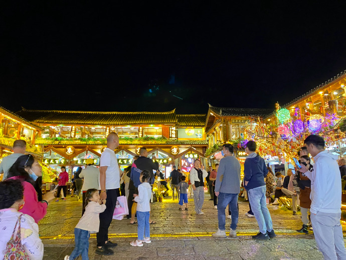 丽江古城暑期准备丰富多彩文化“大餐”  提升游客旅游体验 (1).jpg