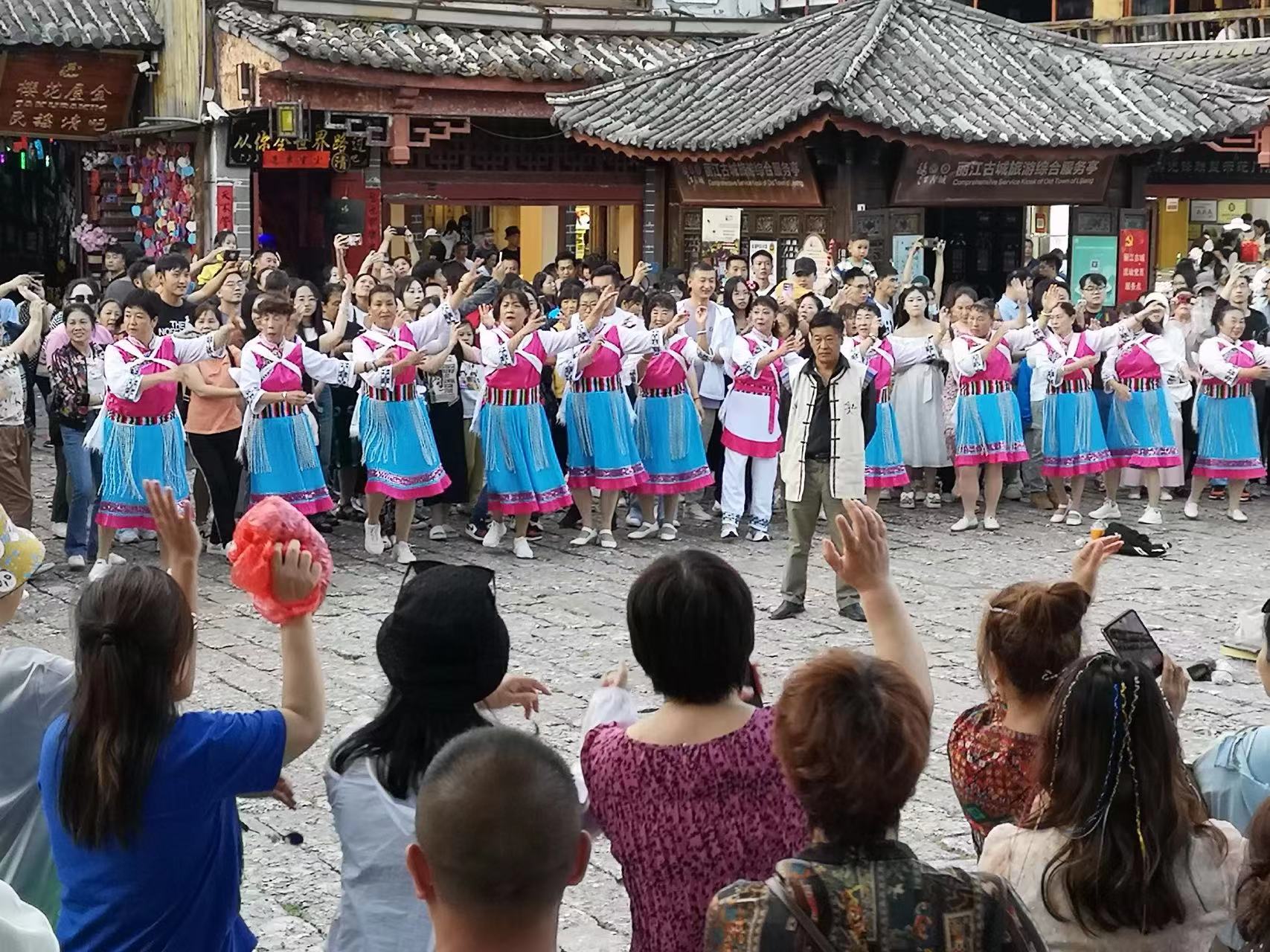 丽江古城暑期准备丰富多彩文化“大餐”  提升游客旅游体验 (2).jpg