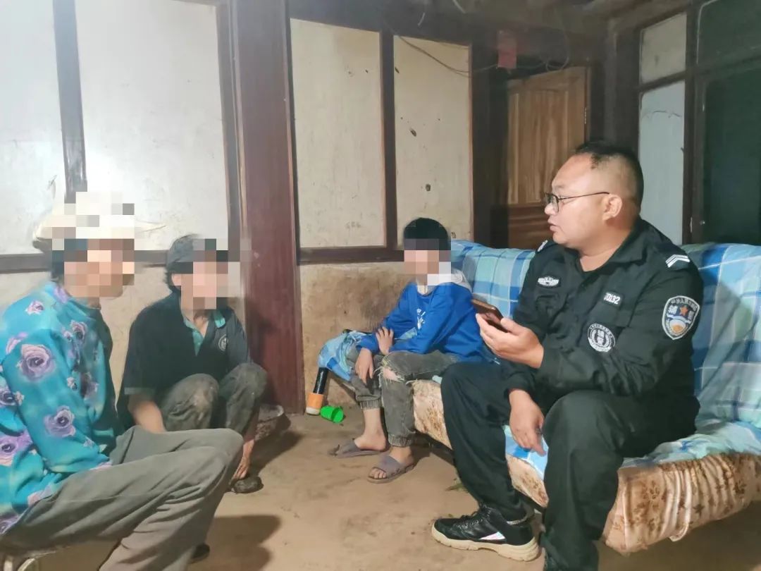 永胜：孩子拿爷爷的手机给主播打赏一千多块 女儿把社保卡的工资转给别人1.jpg