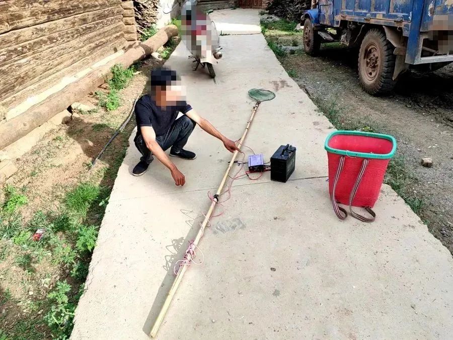 宁蒗警方抓获8名嫌疑人，打击非法捕捞行为！ (3).jpg