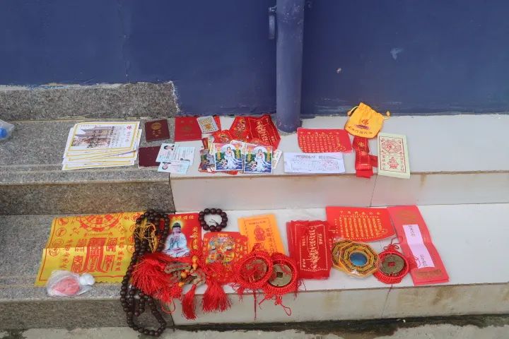 4名外地人假冒僧人“化缘”行骗    丽江多人被骗 (2).jpg