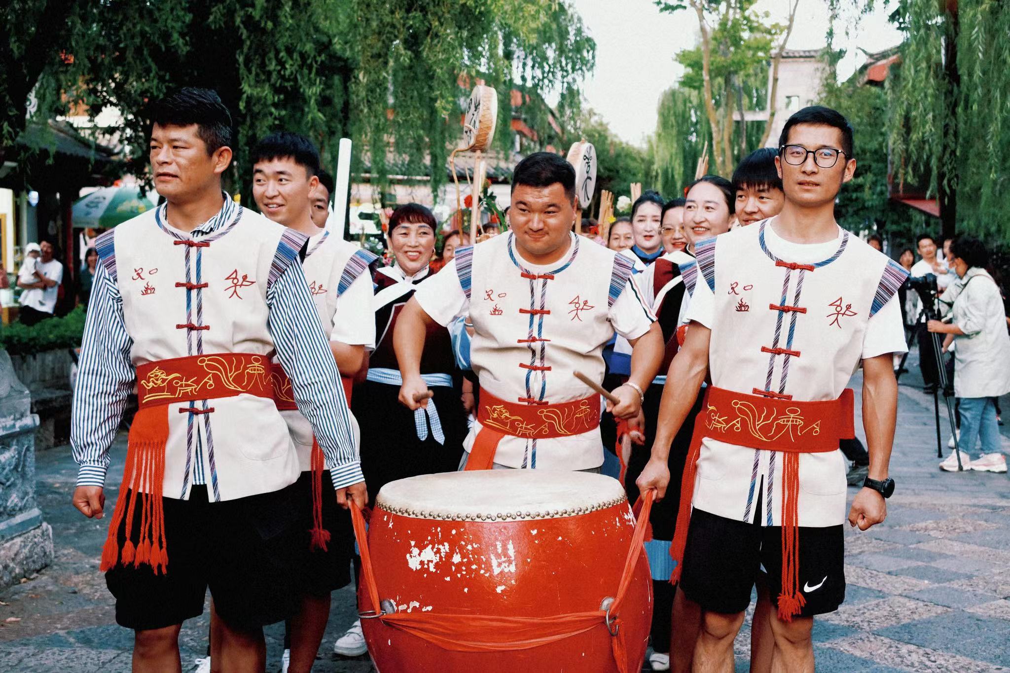 火把节  在束河古镇赴一场狂欢盛宴 (2).jpg