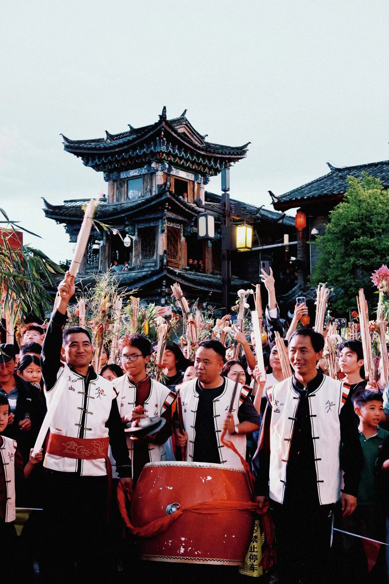 火把节  在束河古镇赴一场狂欢盛宴 (7).jpg