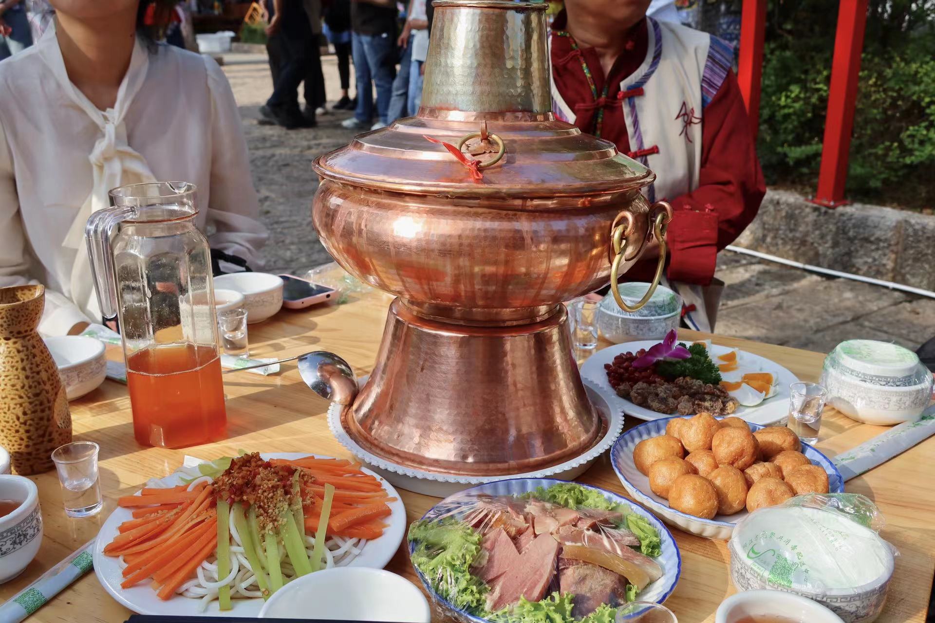 跳起来 燃起来！在丽江古城过火把节不要太火热！ (4).jpg