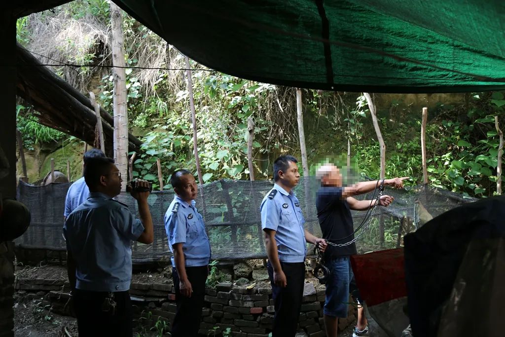 恋情遭反对 男子杀害女友潜逃22年  丽江警方终抓获 (4).jpg