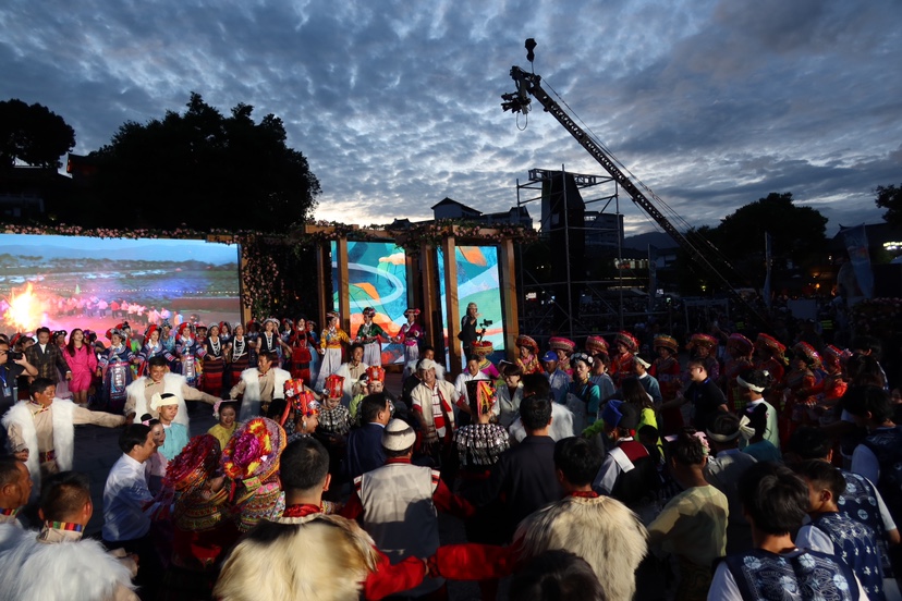 夏季“村晚”主会场及系列活动在丽江古城玉河广场启动 (2).JPG