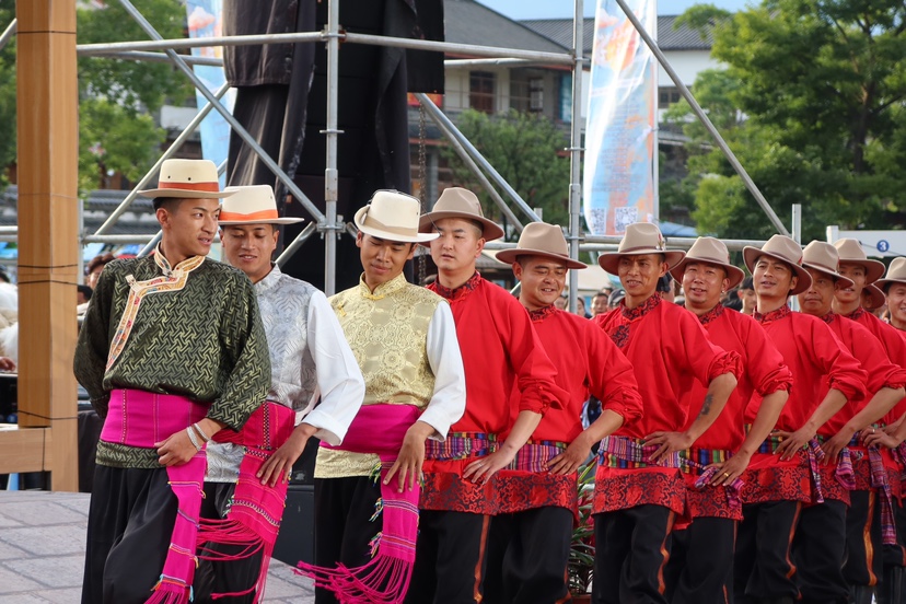 夏季“村晚”主会场及系列活动在丽江古城玉河广场启动 (7).JPG