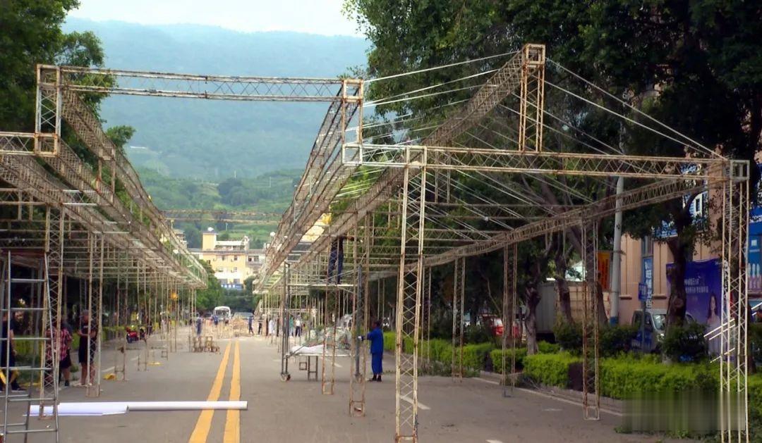 华坪芒果文化节筹备中，特色商品展销即将开展 (5).jpg