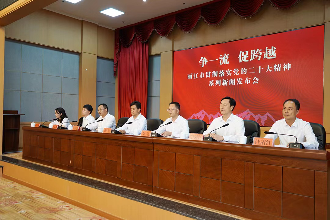 争一流 促跨越  华坪县经济社会发展实现大突破 (2).jpg