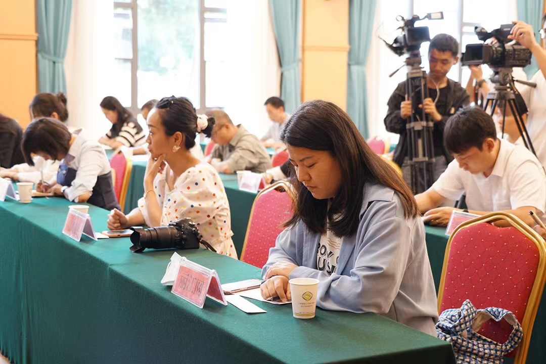 争一流 促跨越  华坪县经济社会发展实现大突破 (4).jpg