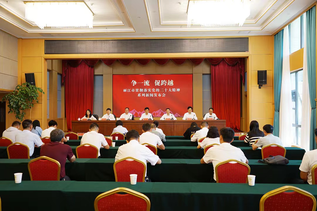 争一流 促跨越  华坪县经济社会发展实现大突破.jpg