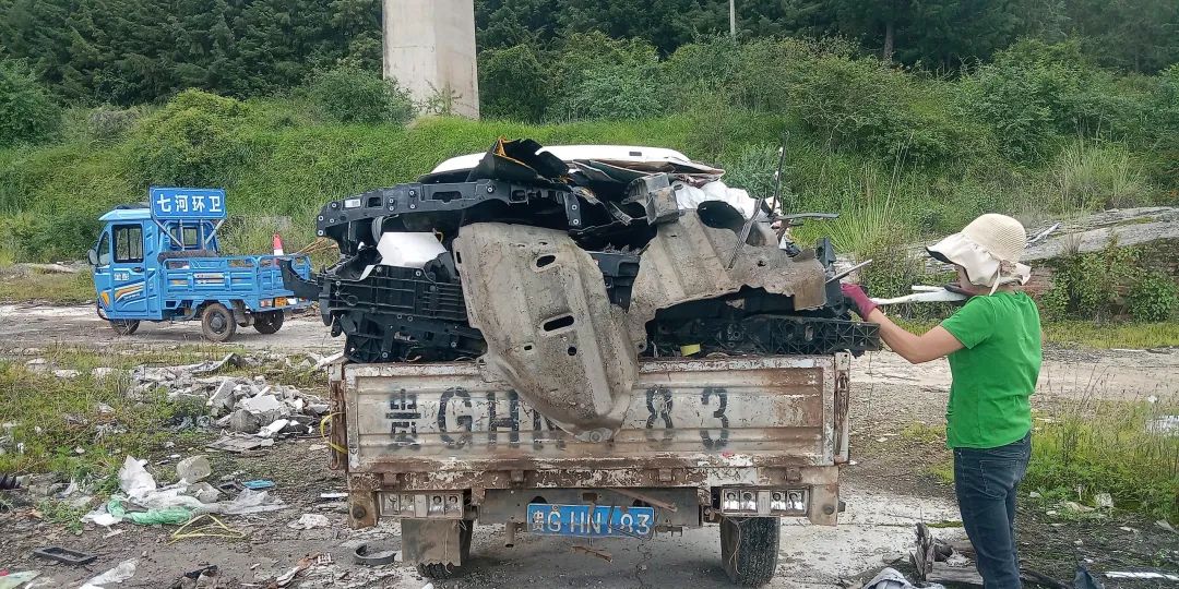 古城区七河镇果断出手整治乱丢垃圾行为 (3).jpg