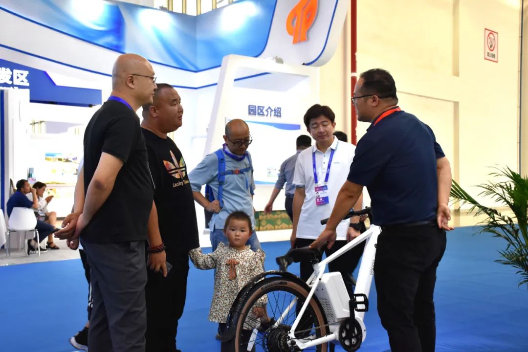 第7届中国—南亚博览会，丽江高原特色农产品和文创产品吸引众人驻足！ (2).jpg