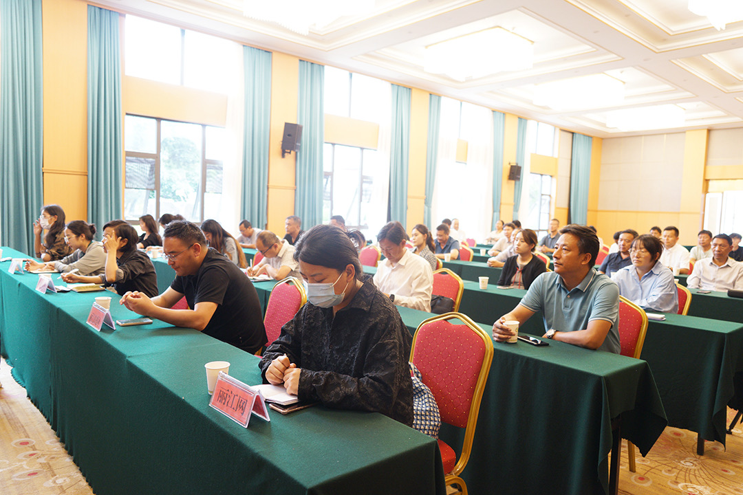 宁蒗县全社会固定资产投资突破百亿元大关  达到102.3亿元 (3).jpg